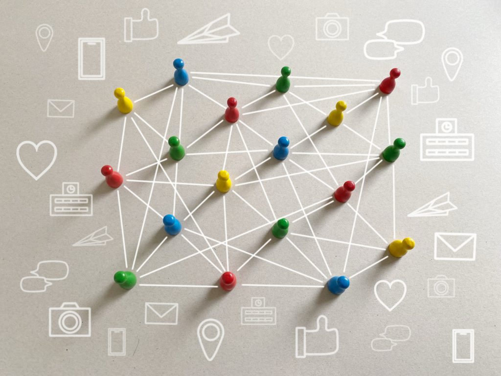 Googleビジネスプロフィールにソーシャルメディアを追加する方法と効果